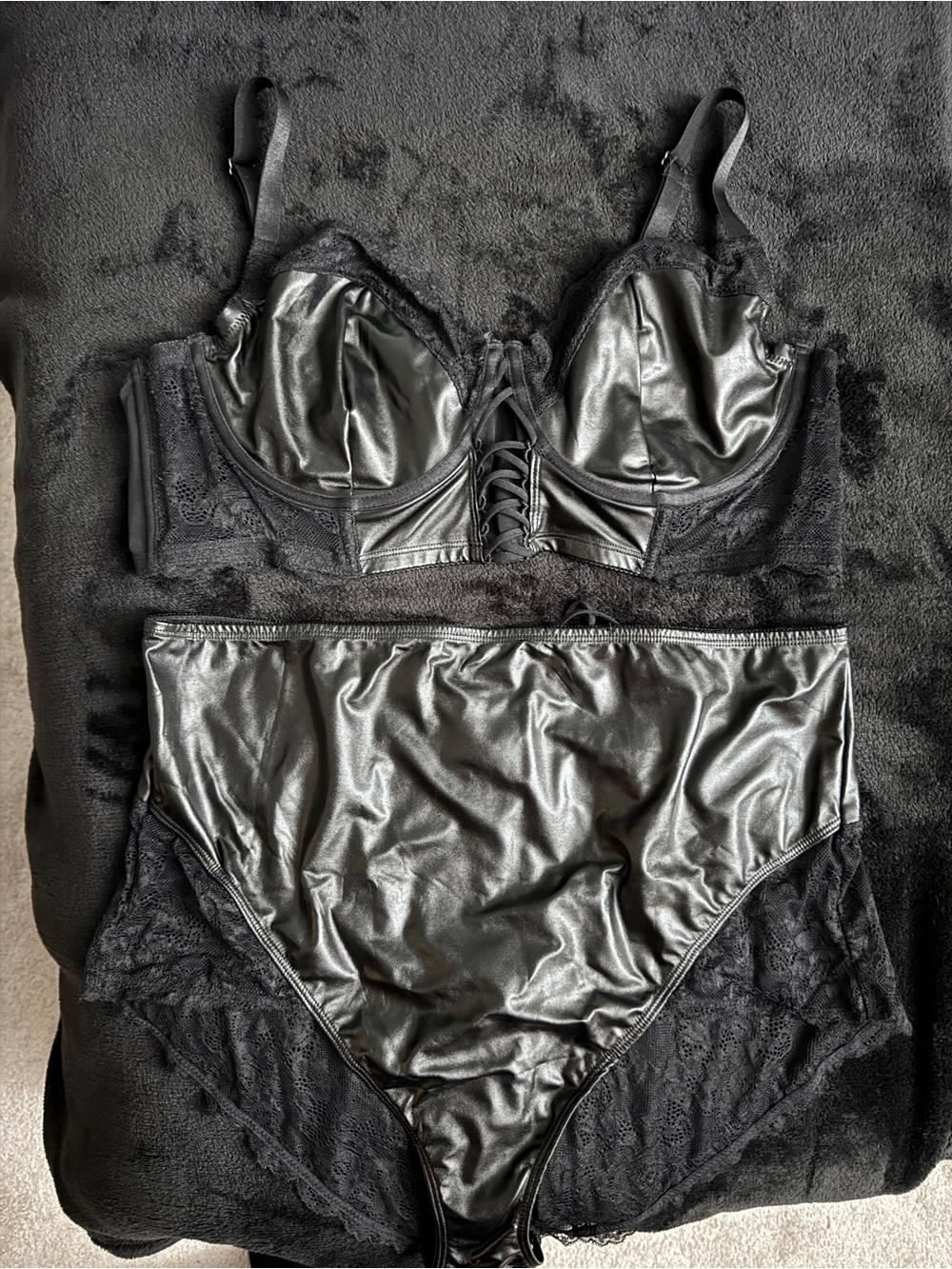 Torrid Discontinued Faux Leather & Lace Lingerie Set NWOT Bra & Panty Size 2